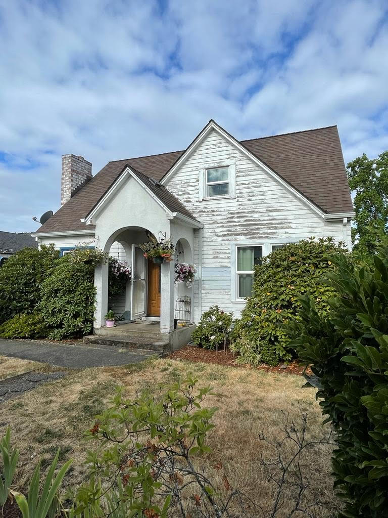 Siding project for a property before photo