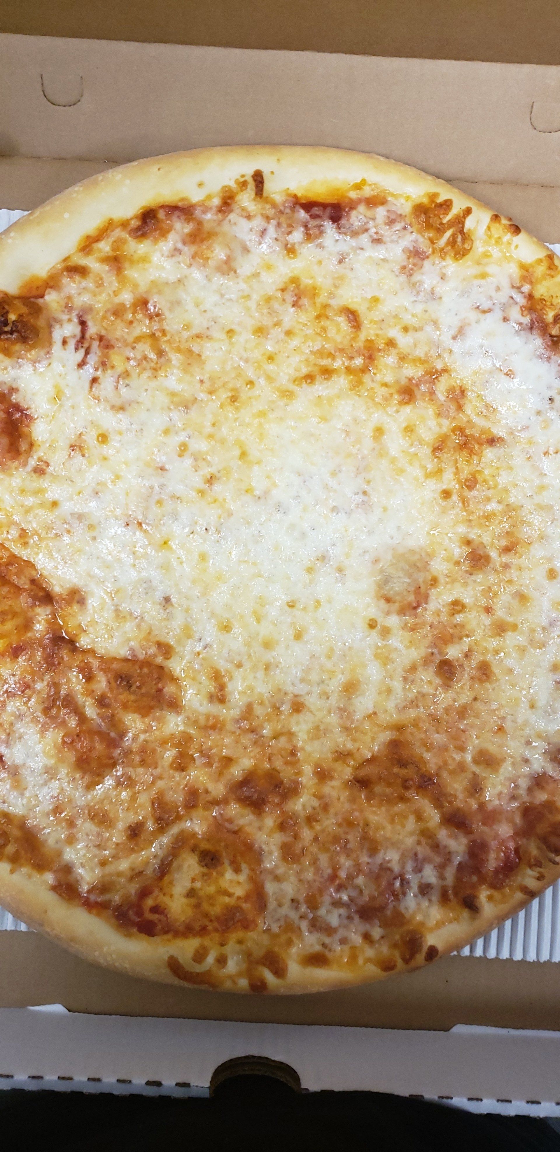 A cheese pizza is sitting in a cardboard box.