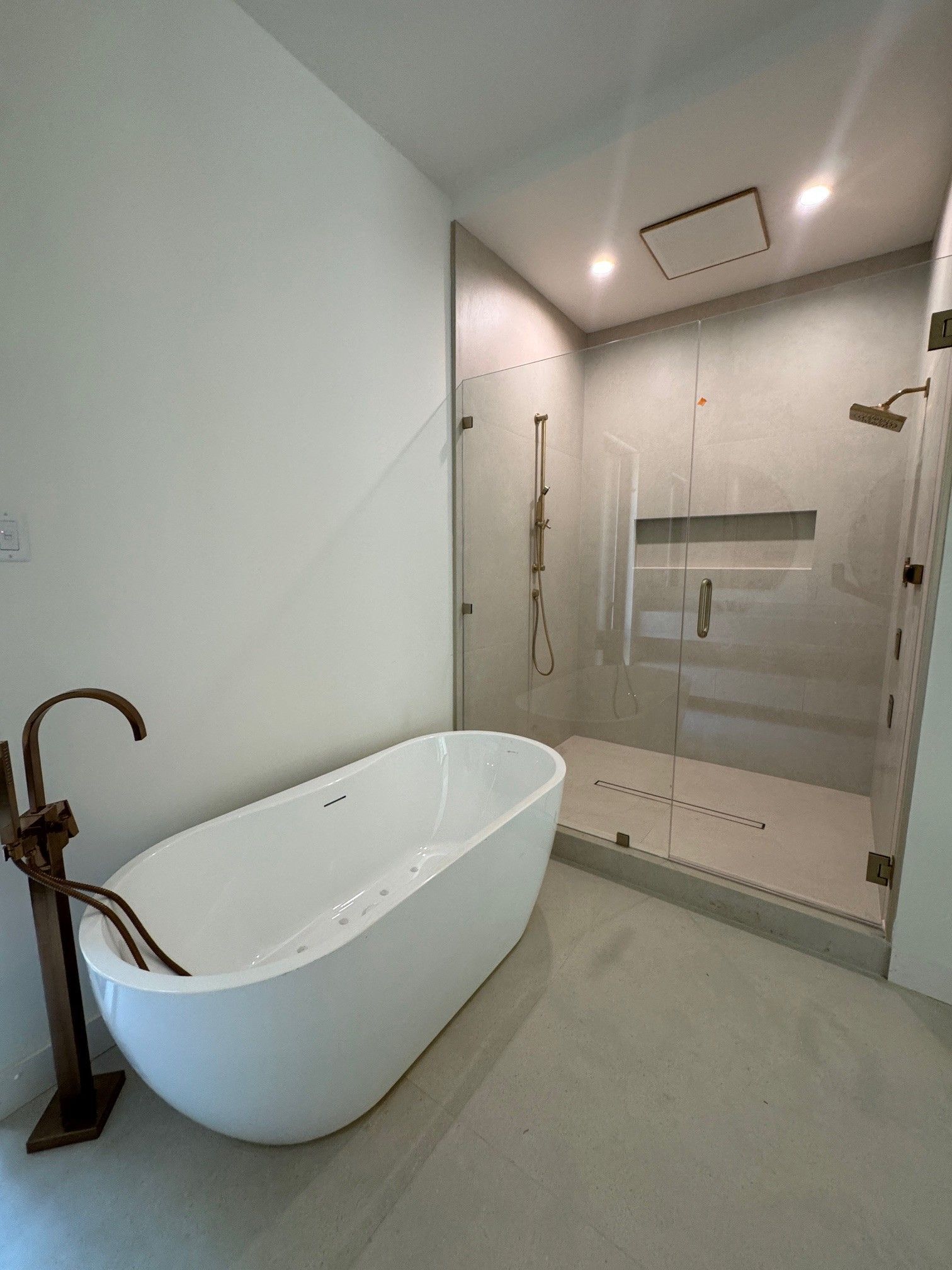 Modern bathroom with white tub