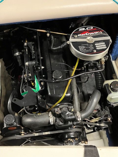 1998 SeaRay 175 Bow Rider engine
