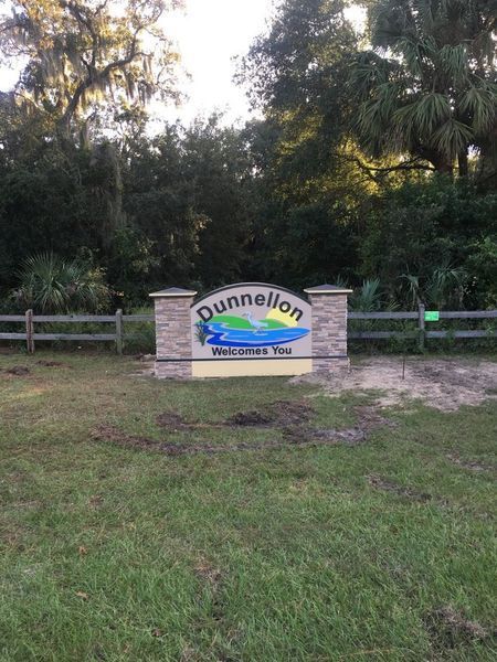 Sign for Dunnellon, Florida, with 