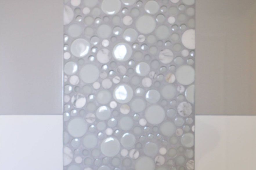 Abstract gray wallpaper with overlapping white and silver circles on a wall