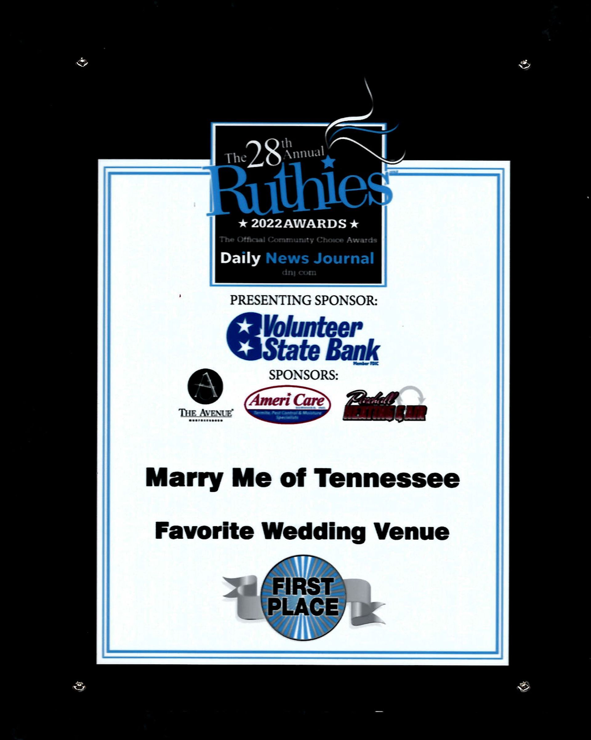 A plaque that says marry me of tennessee on it