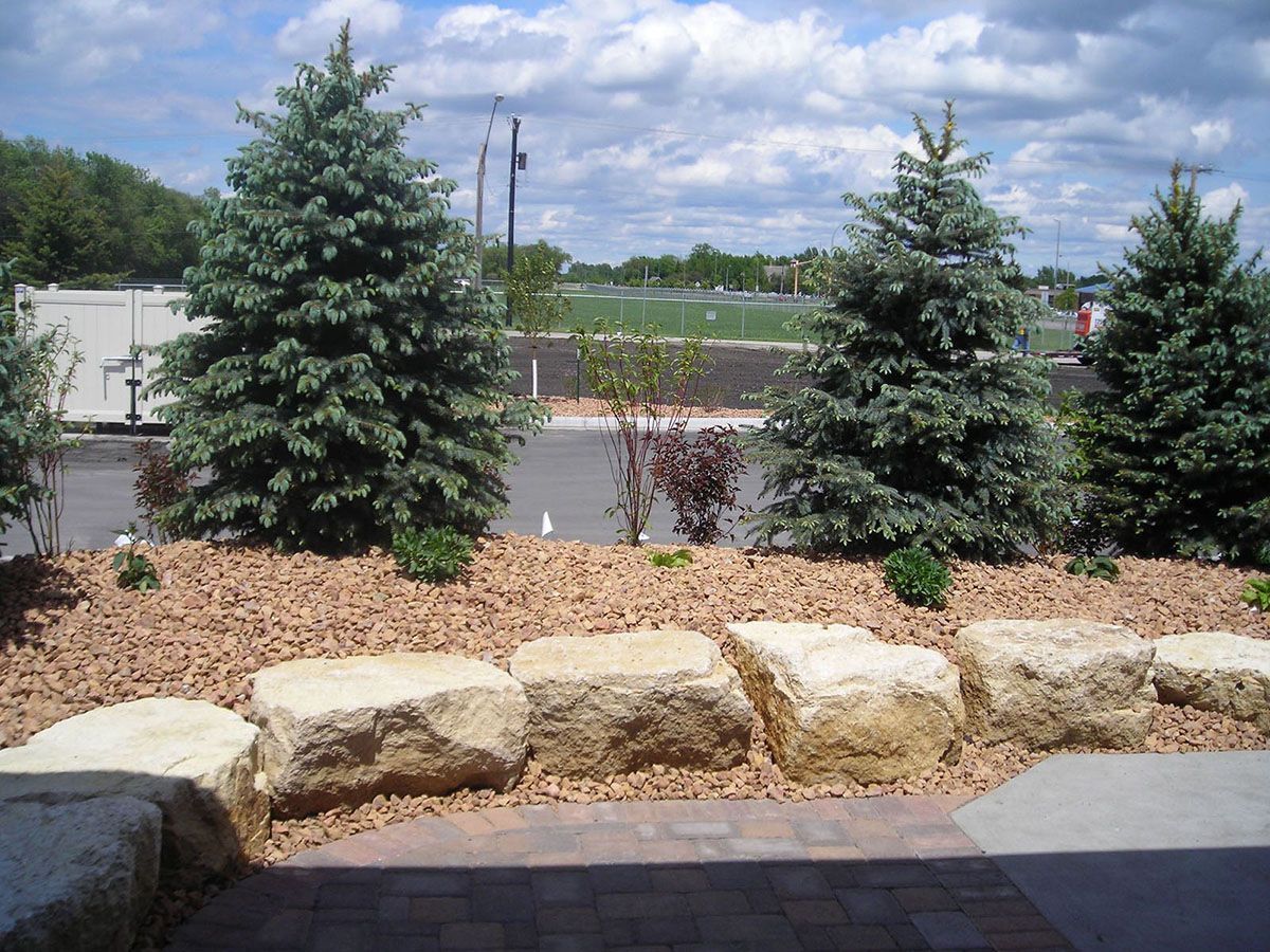 A retaining wall with tan rocks