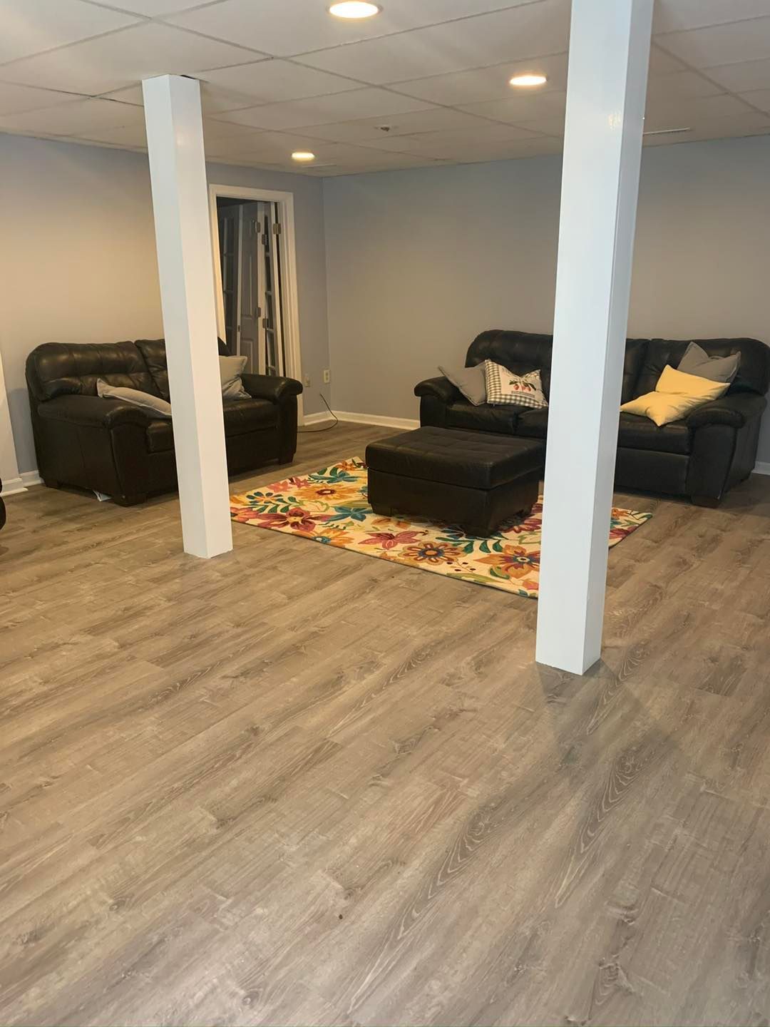 A living room with a couch, chairs and rug