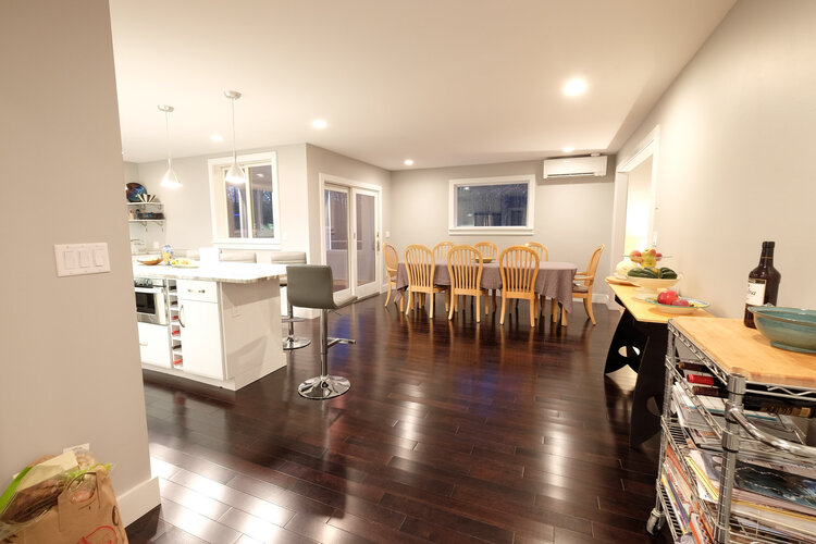 There is a table and chairs in the middle of the room.