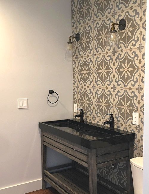 A bathroom with two sinks and a toilet.