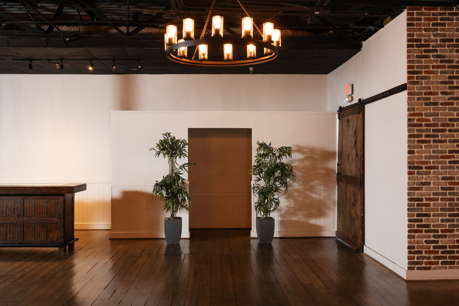 An empty room with a chandelier hanging from the ceiling