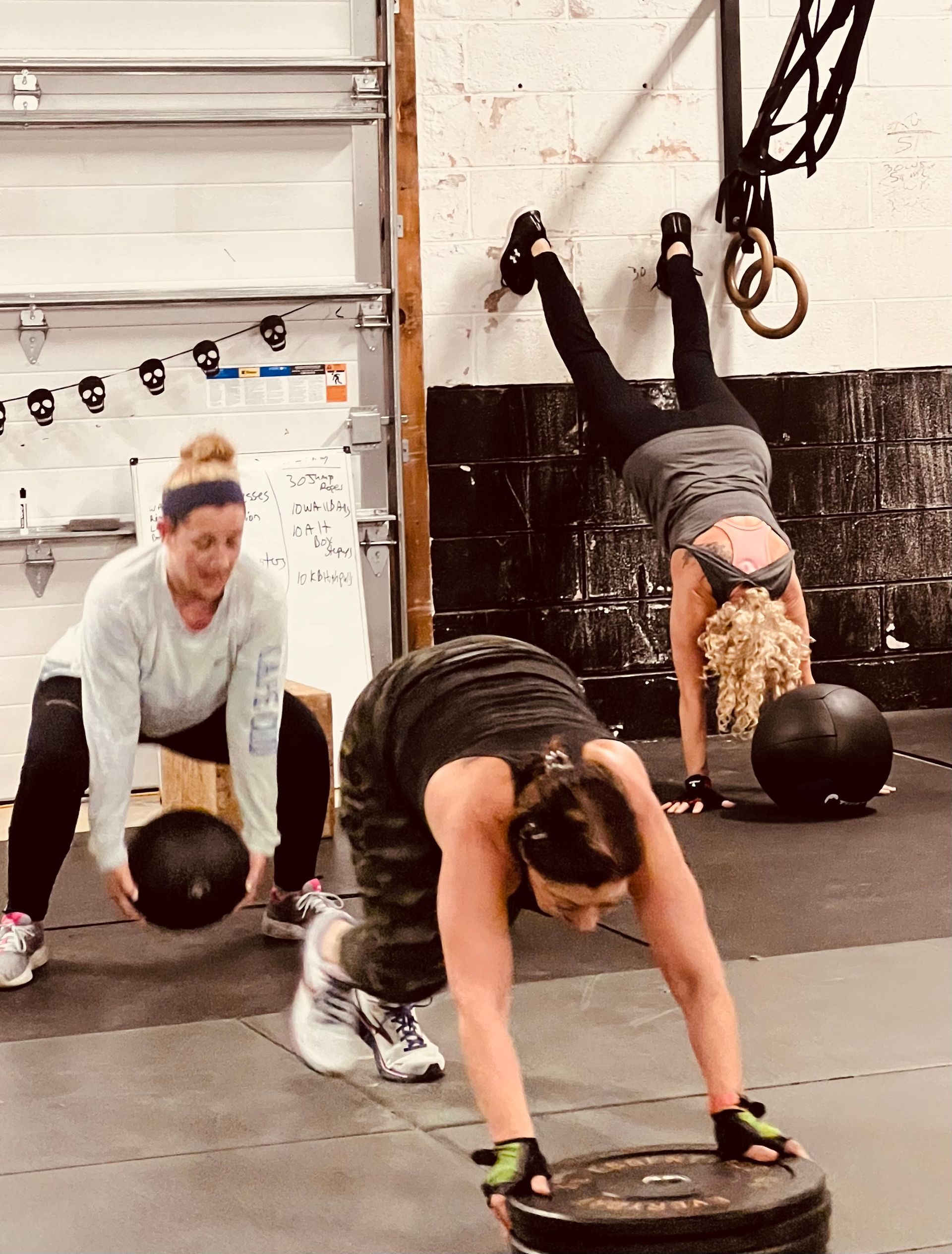 A group of women are doing exercises in a gym.