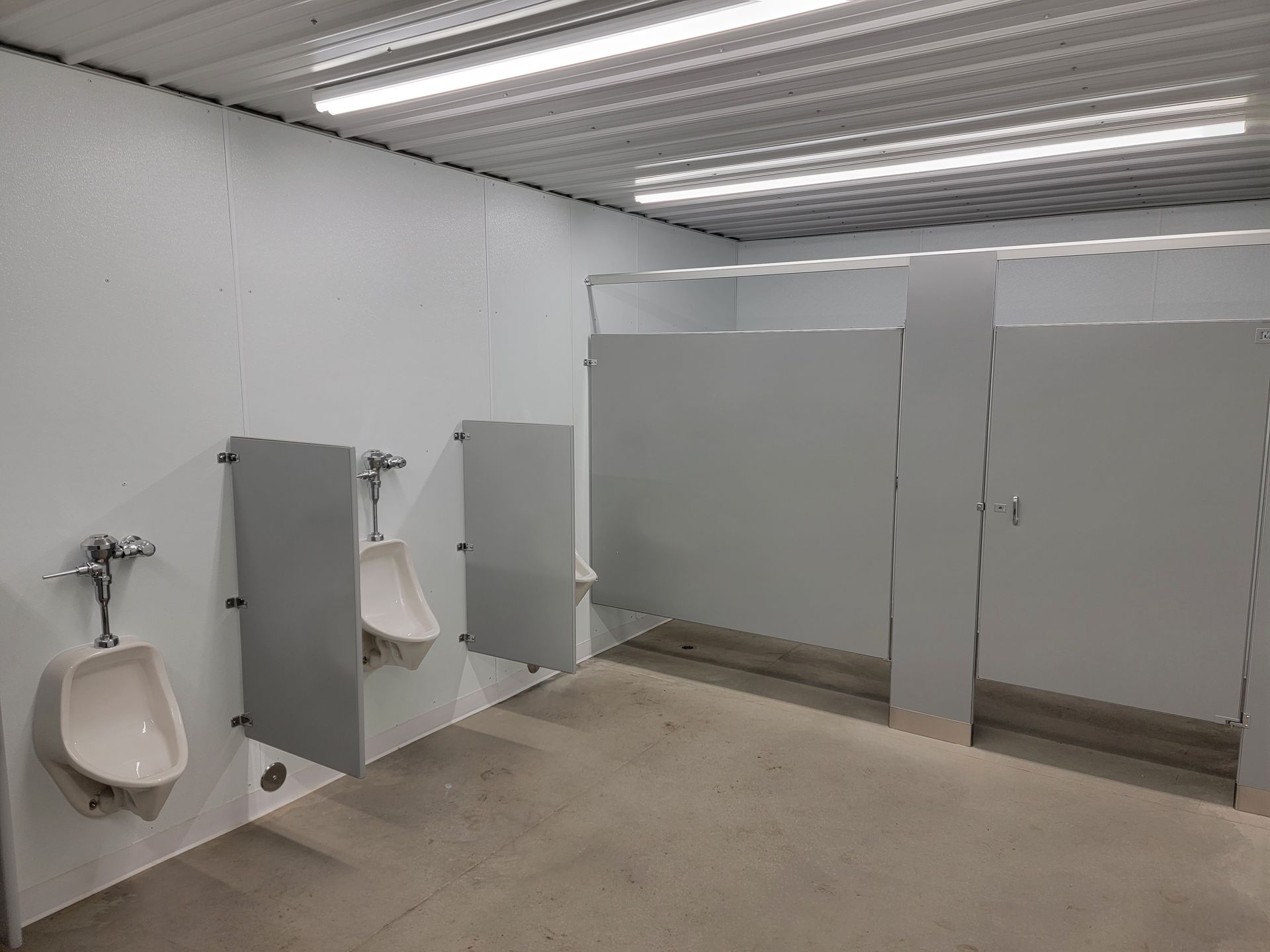 Commercial toilet services