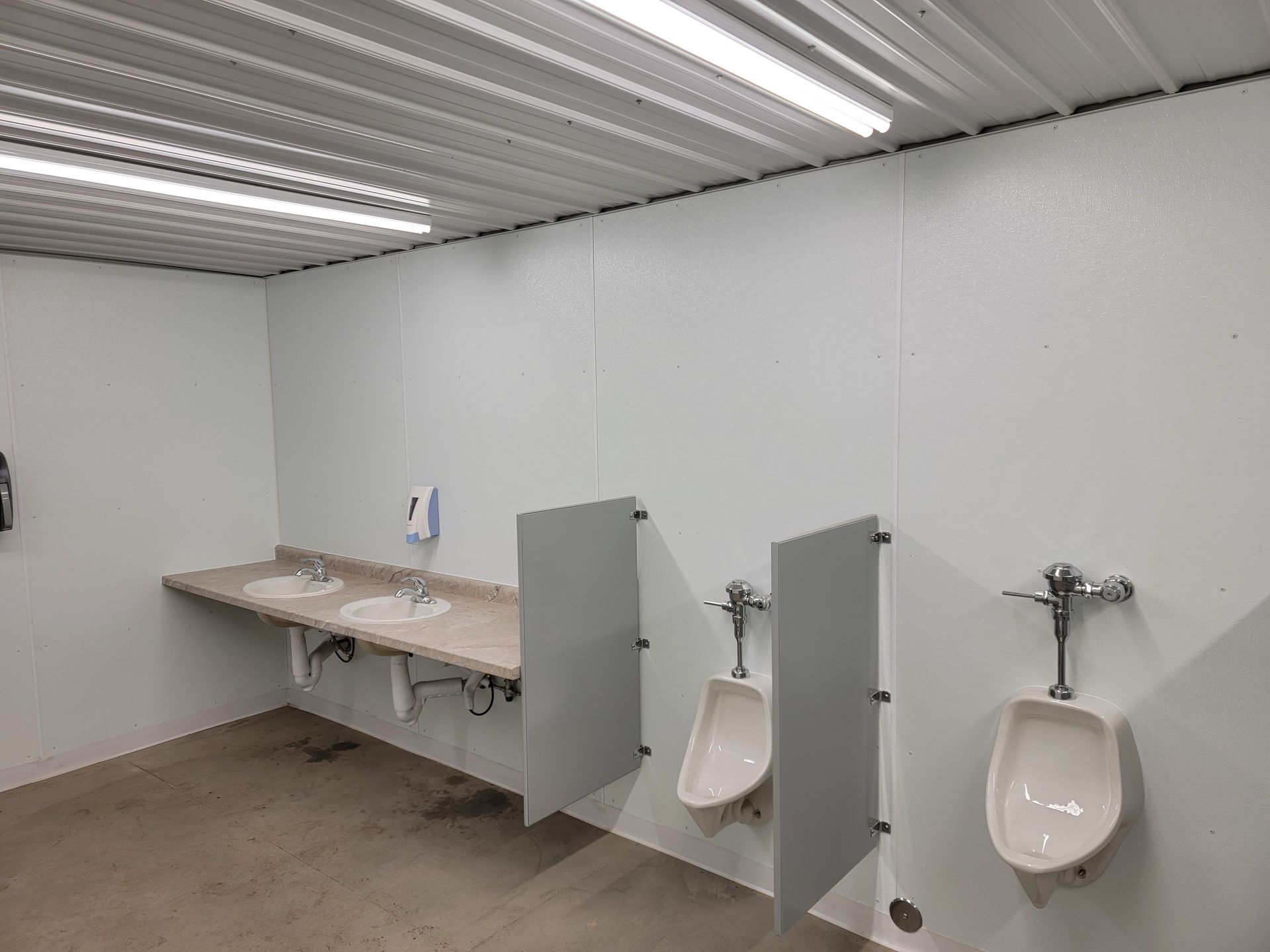 Commercial toilet services