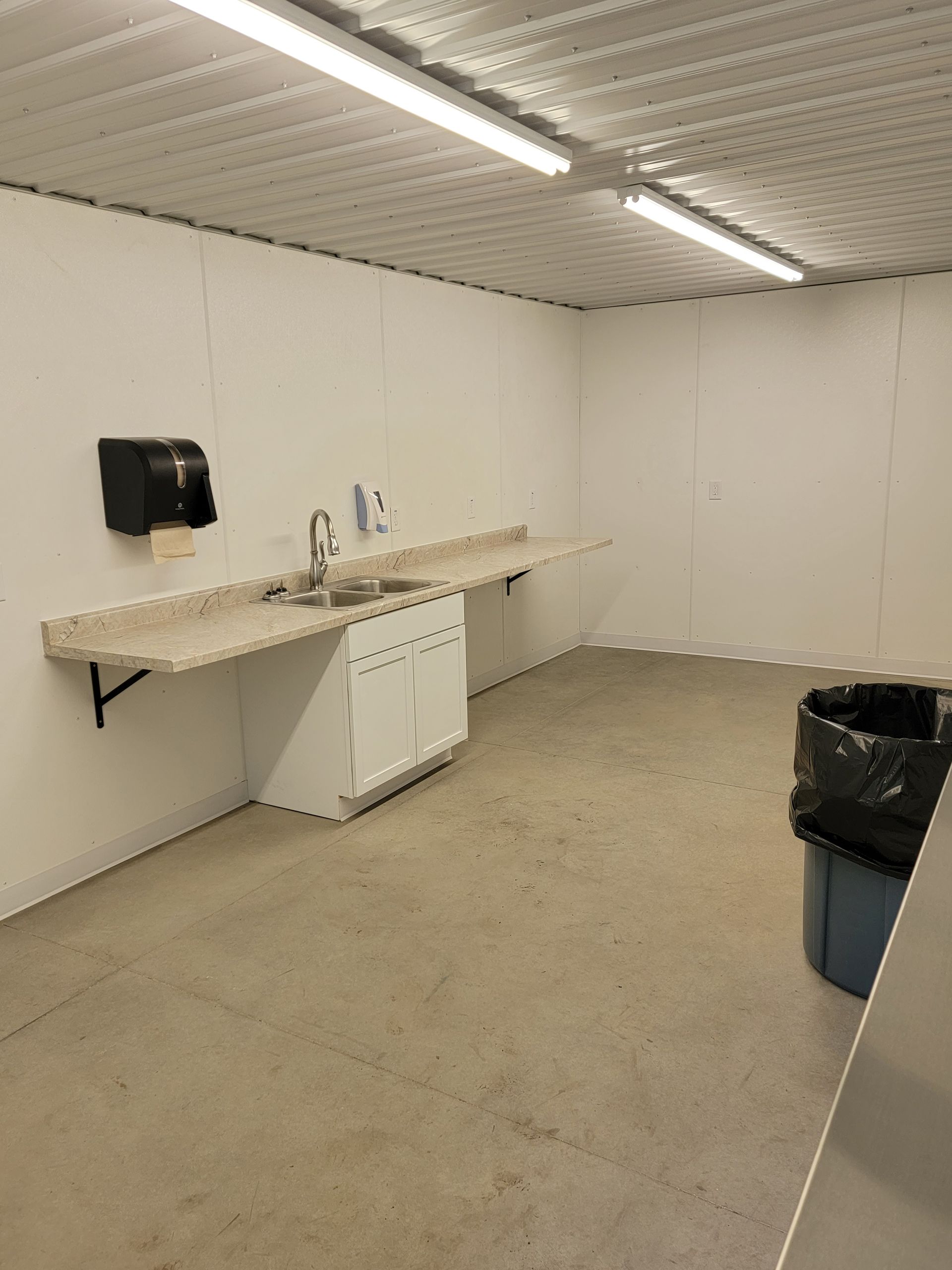 Commercial toilet services