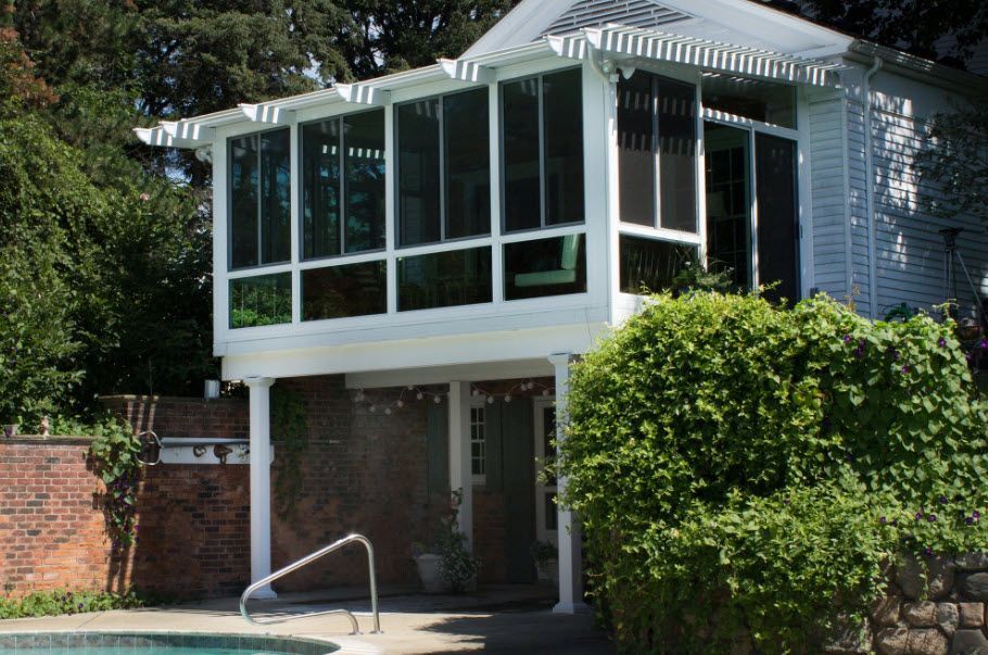 A house with a swimming pool in front of it