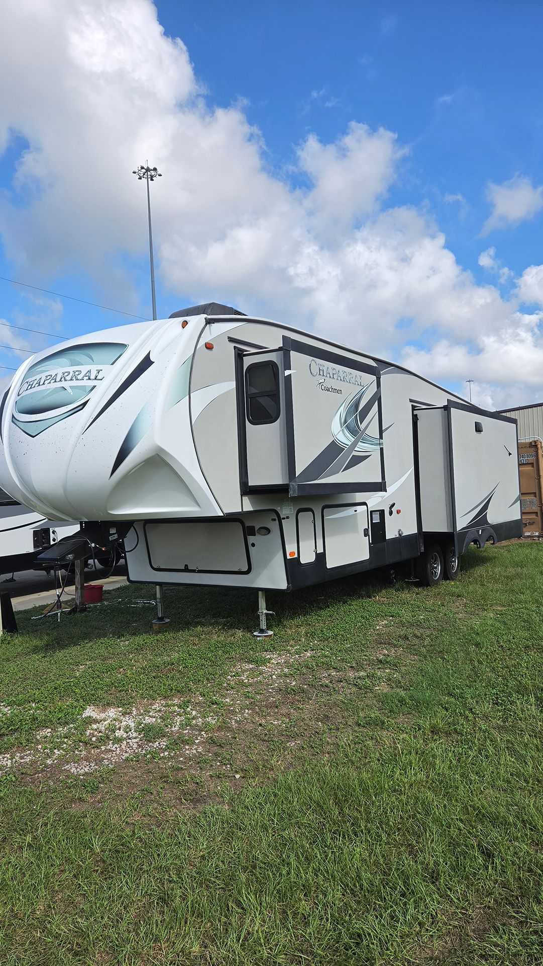Chaparral 336﻿ side view