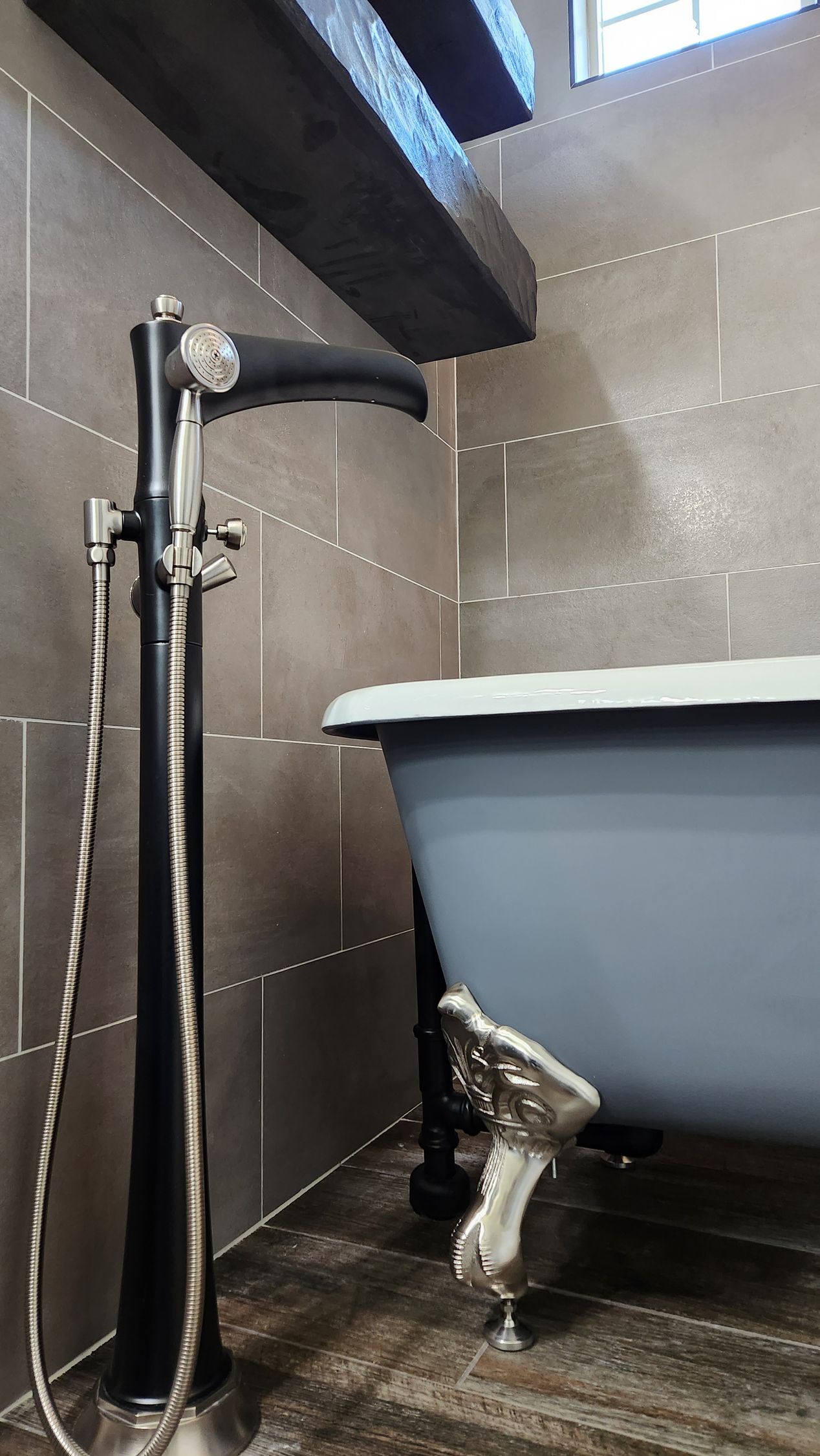 A bathroom with a bathtub and a bathtub faucet.