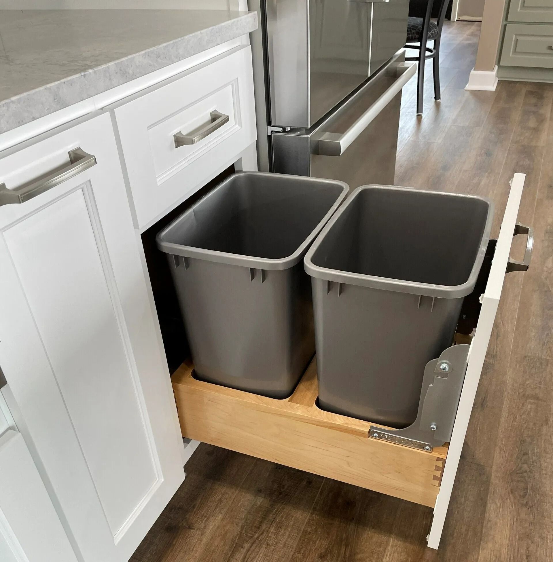 Pull-out waste baskets
