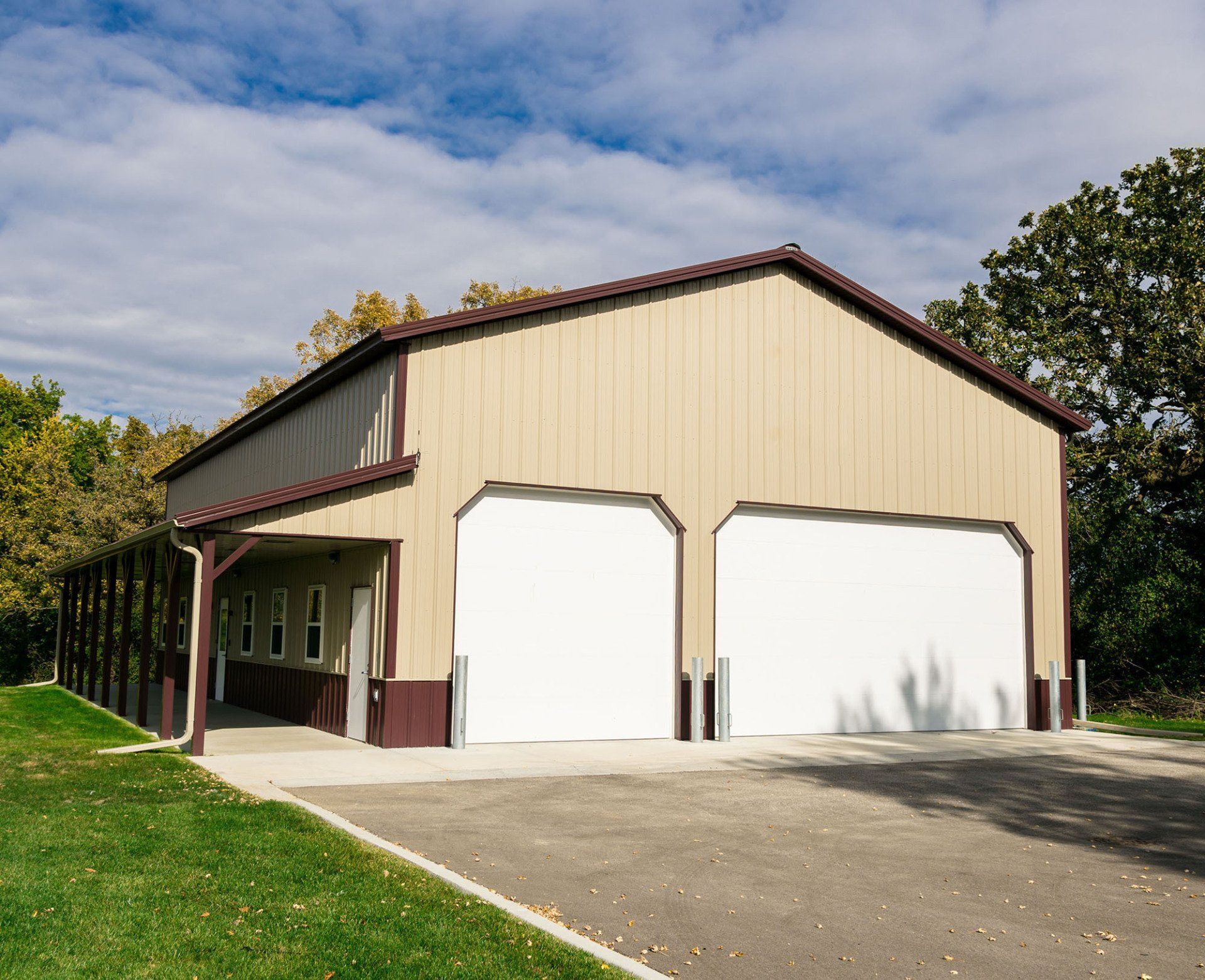 Commercial garage door