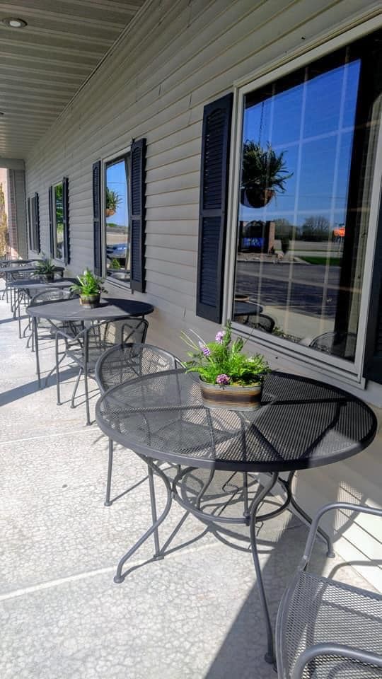 Grapevine Cafe Table