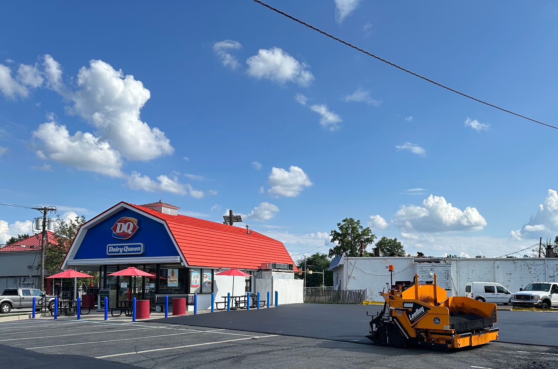 A dairy queen restaurant with a red roof