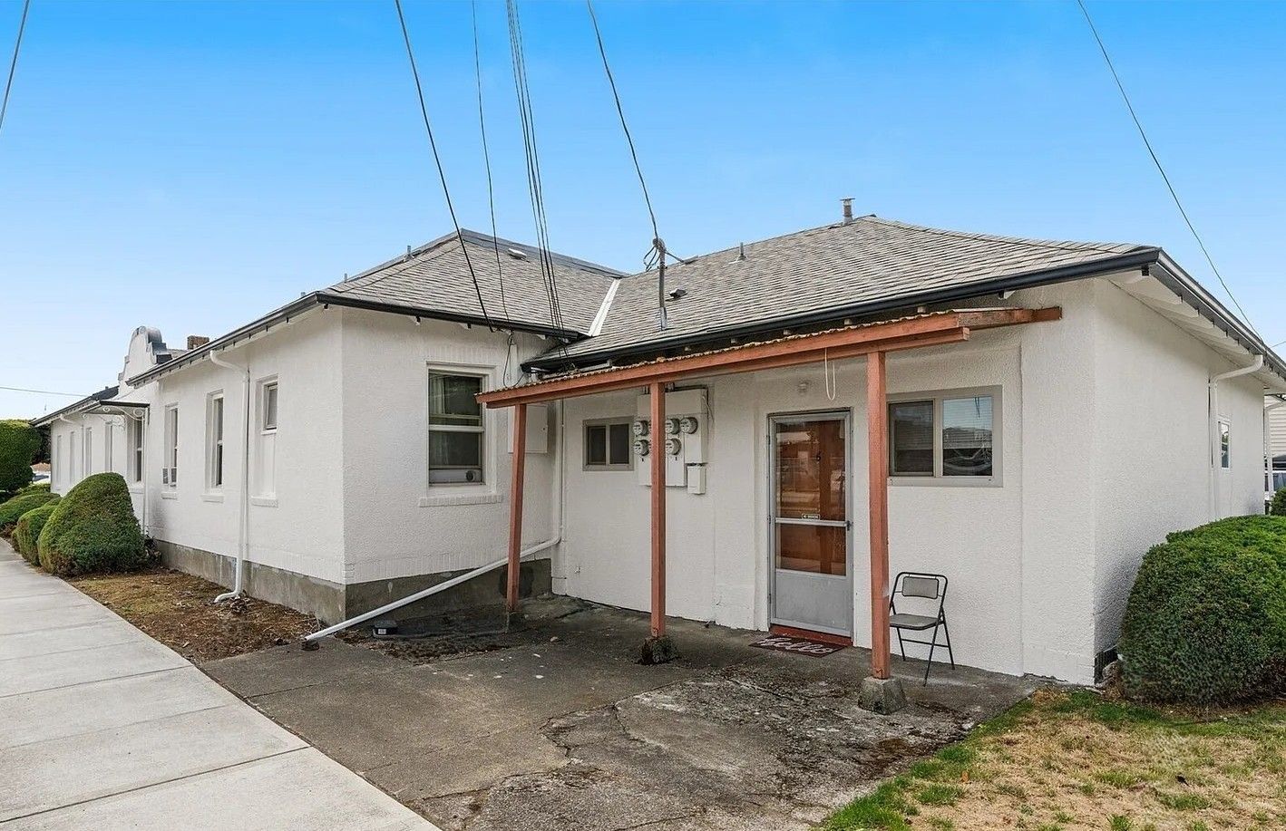 824 Kincaid Ave #6, Sumner WA 98390 white building, dark trim, downtown Sumner