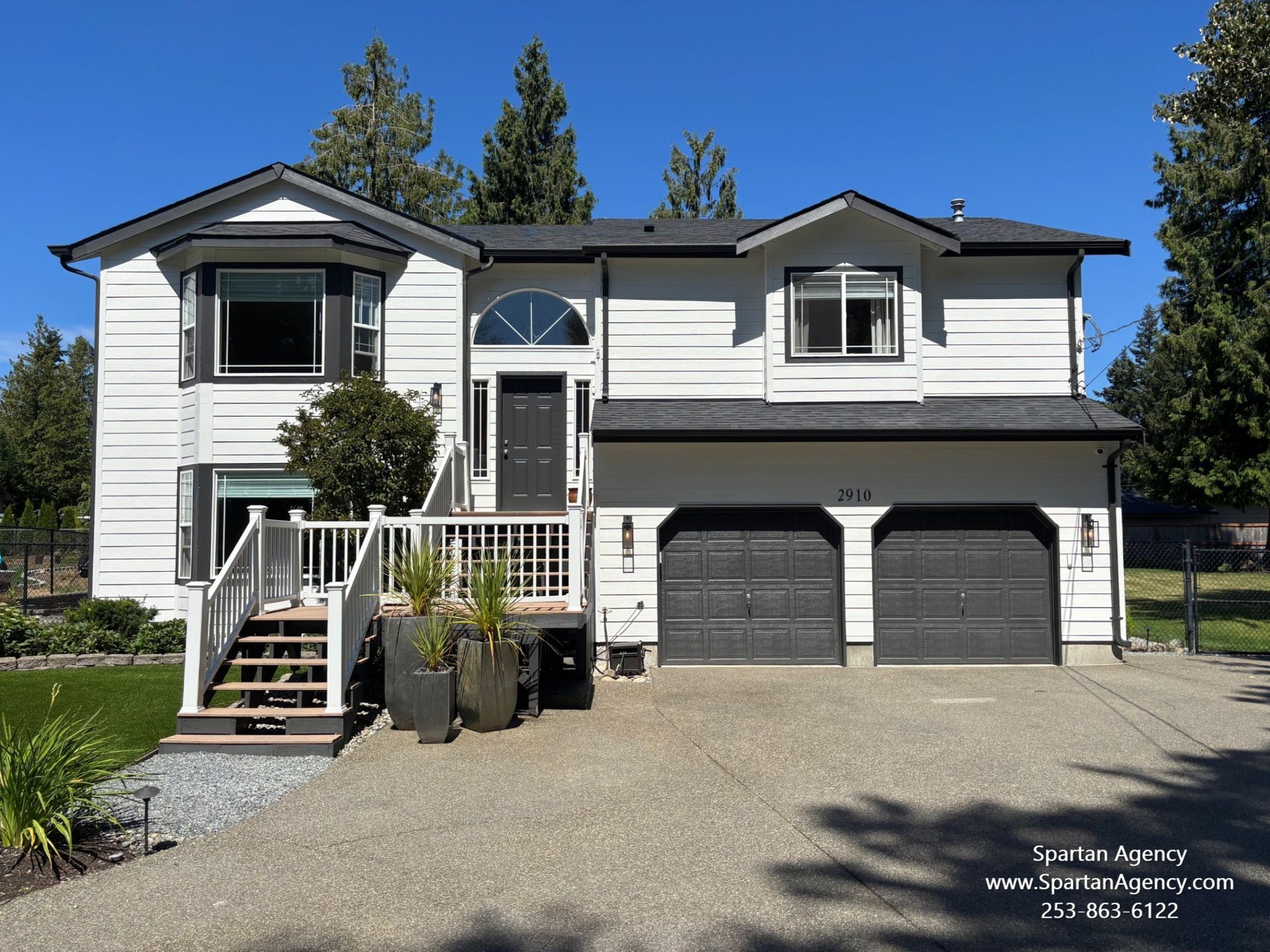 White house with black trim