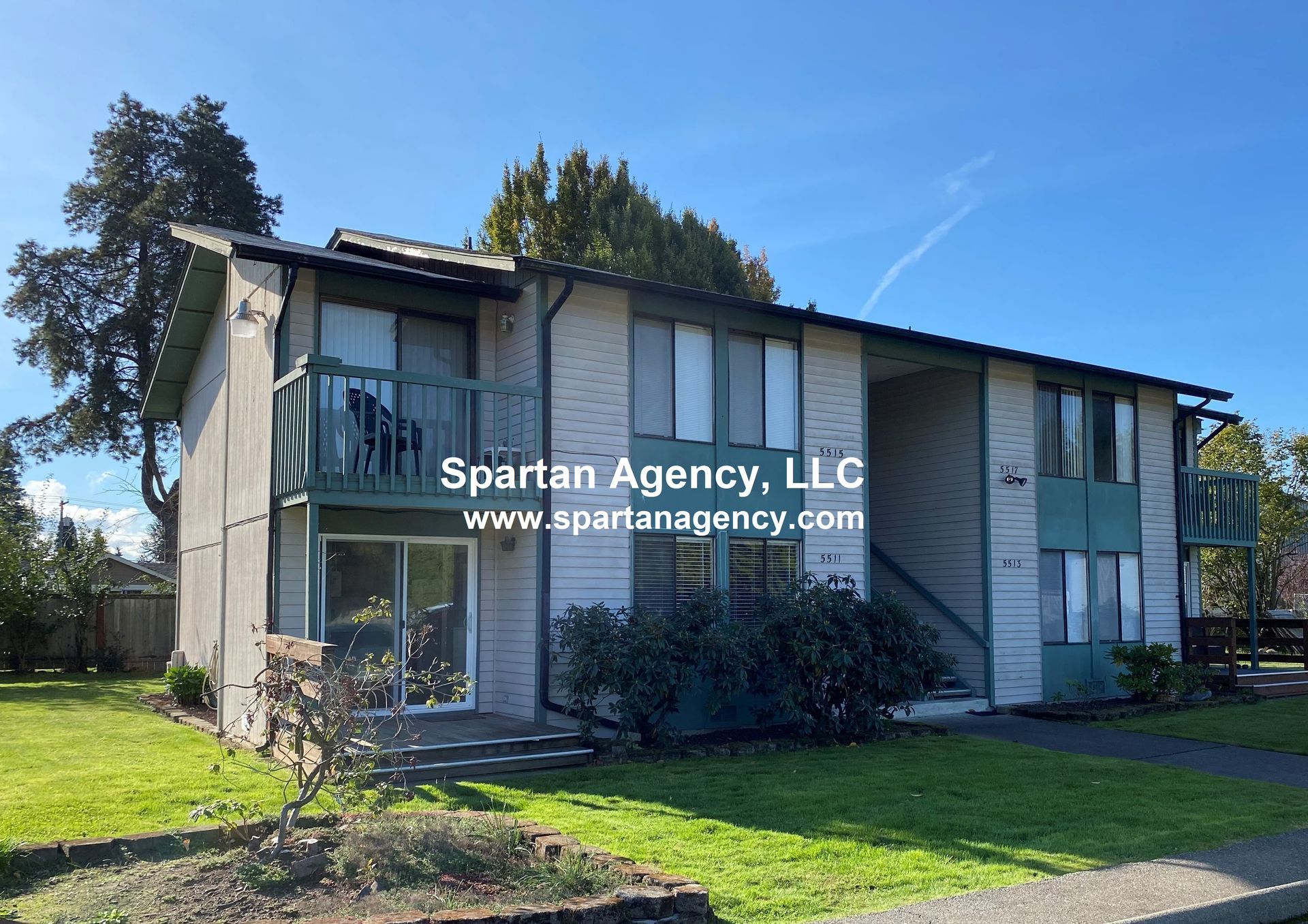 light building, dark trim, Puyallup