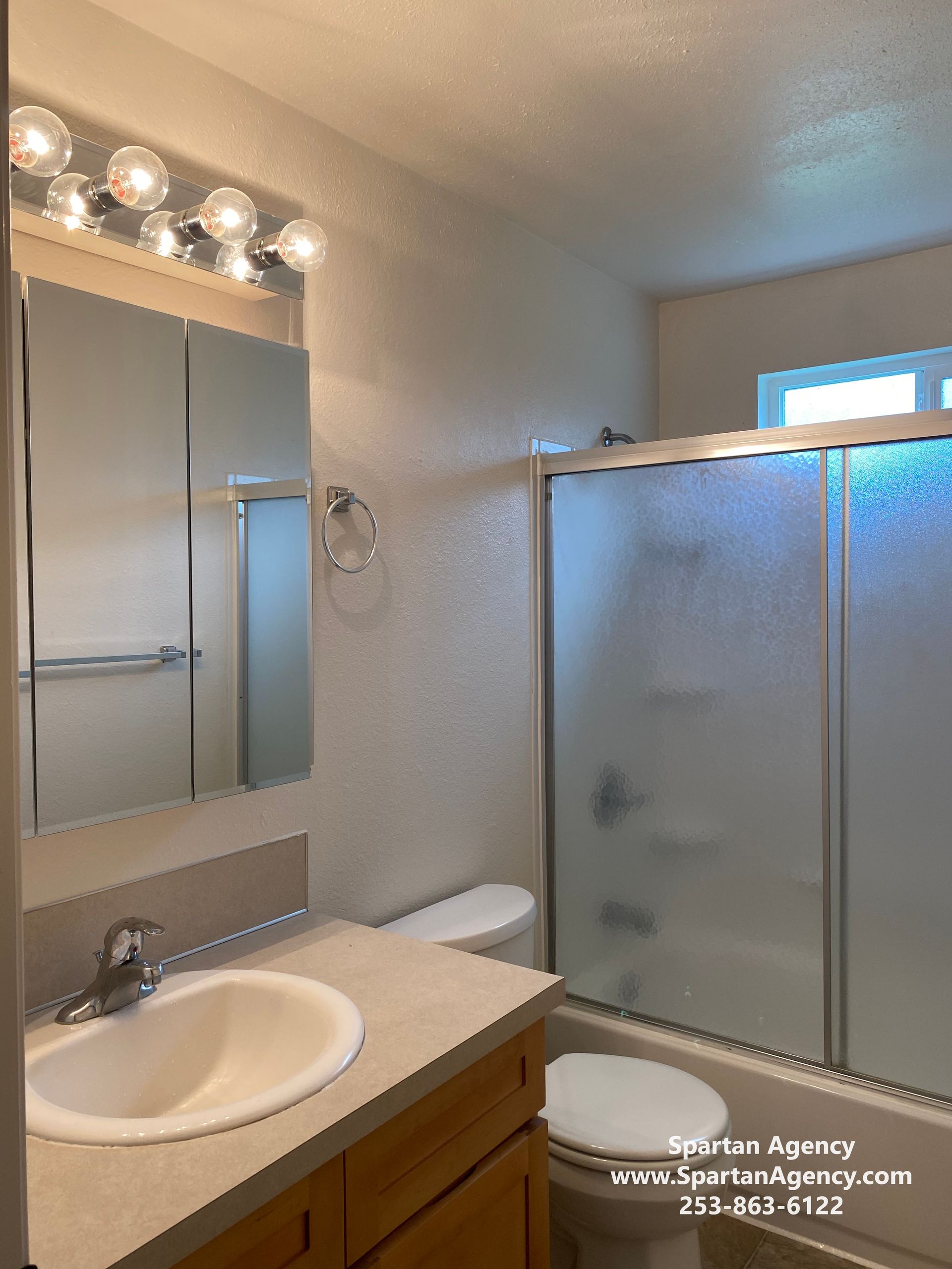 2 bed 1 bath downstairs unit
Edgewood WA 