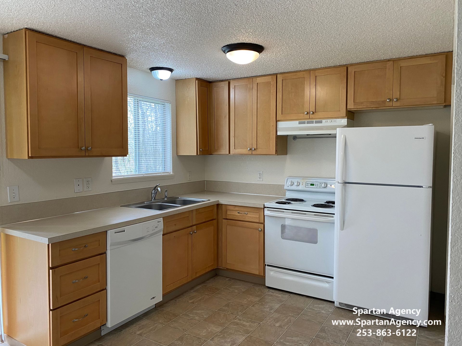 2 bed 1 bath downstairs unit
Edgewood WA 