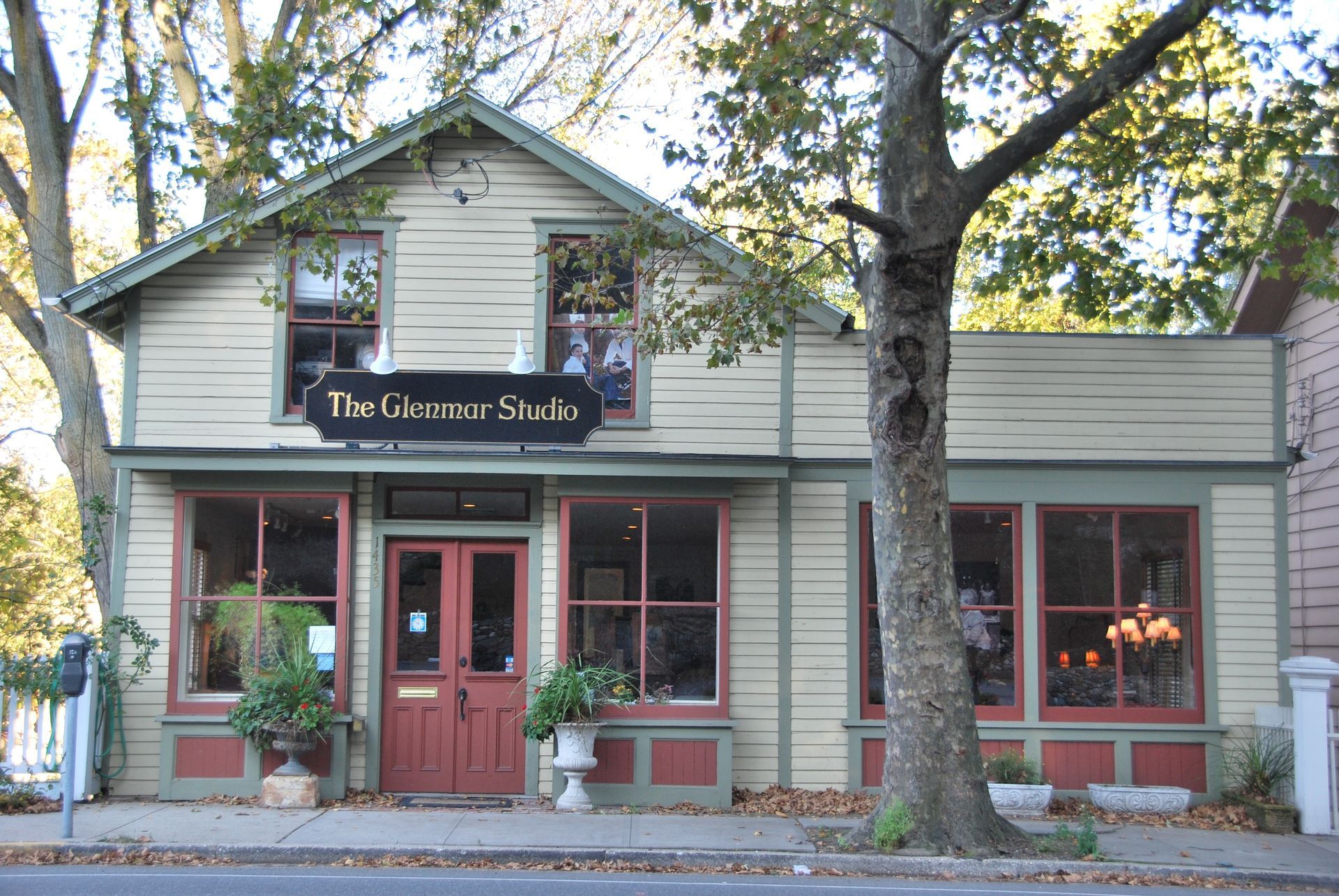 A building with a sign that says the clover studio