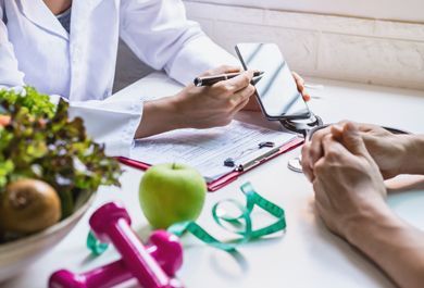 A physician is talking to a patient for weight-loss management.