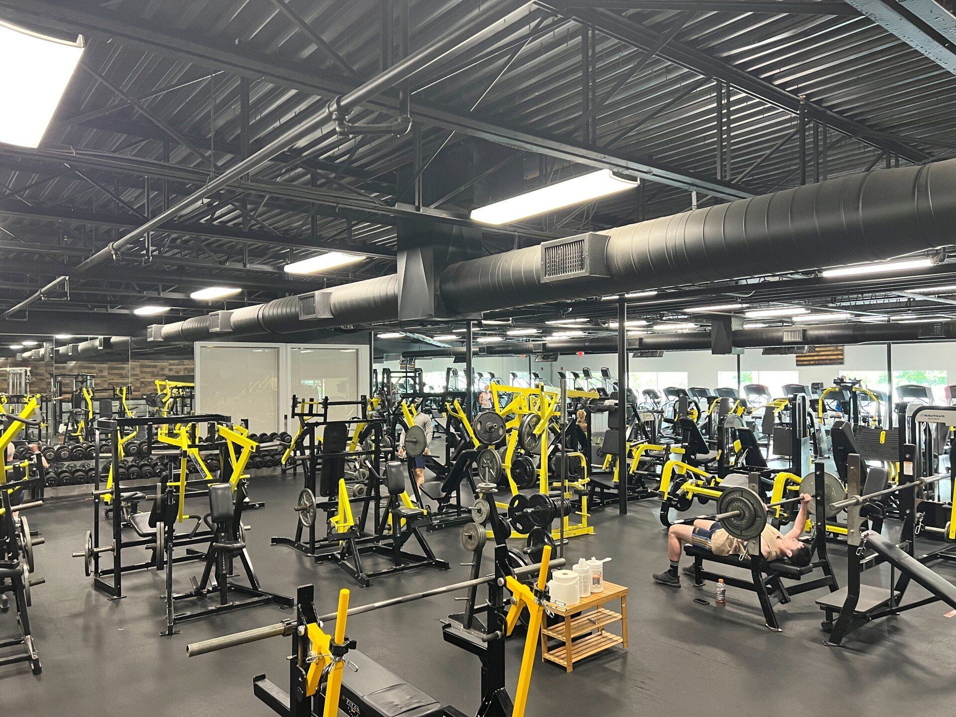 A bunch of bench press