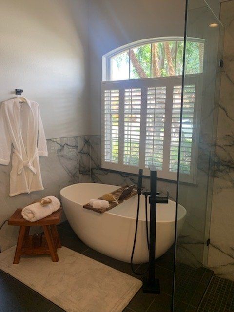 Free standing tub and window