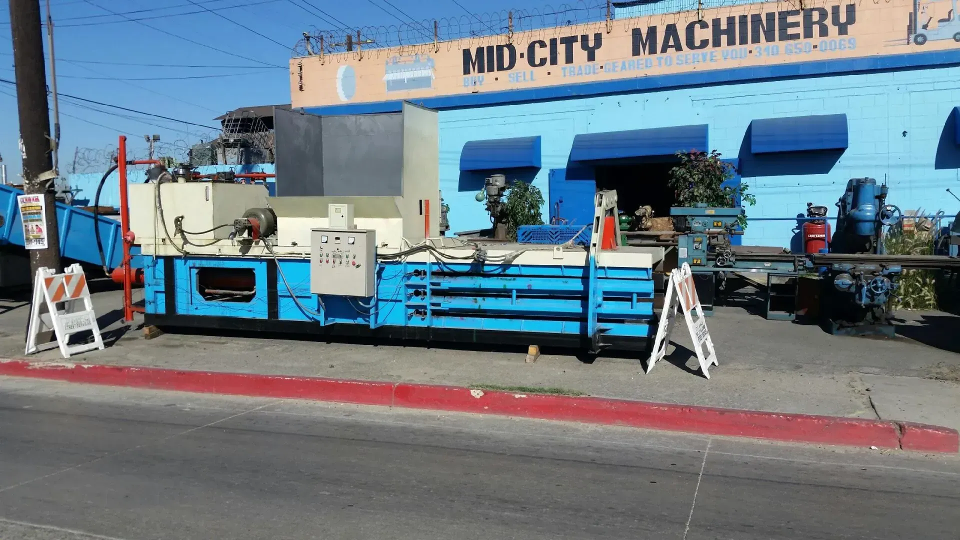 A blue building with a sign that says mid city machinery