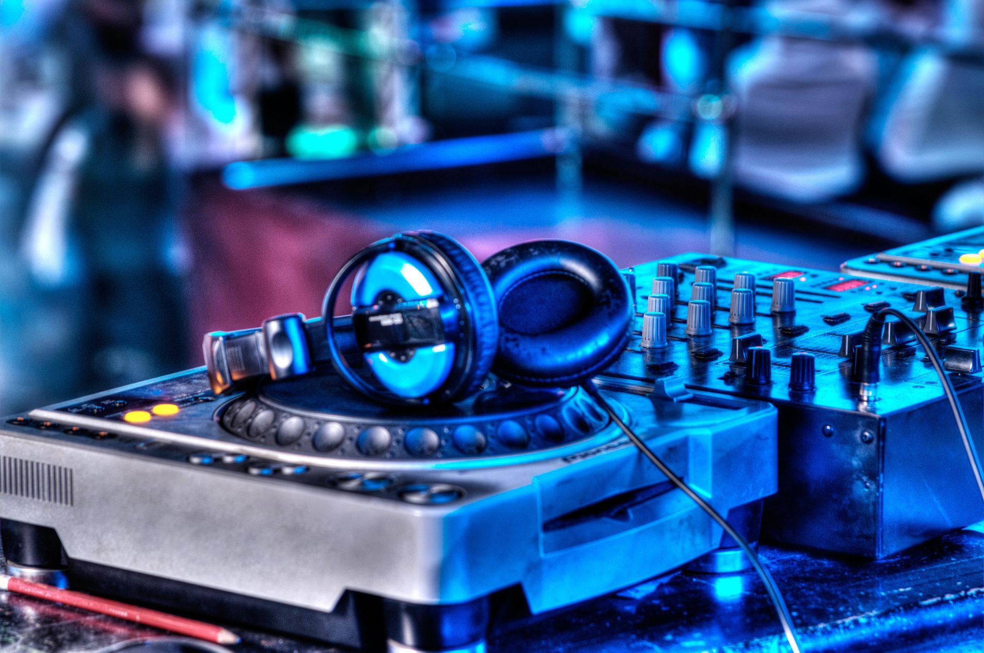 Rockmaster DJ Entertainment Group and Luxury Limousine Sprinter Service