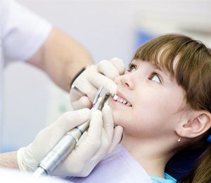 kid having teeth checkup
