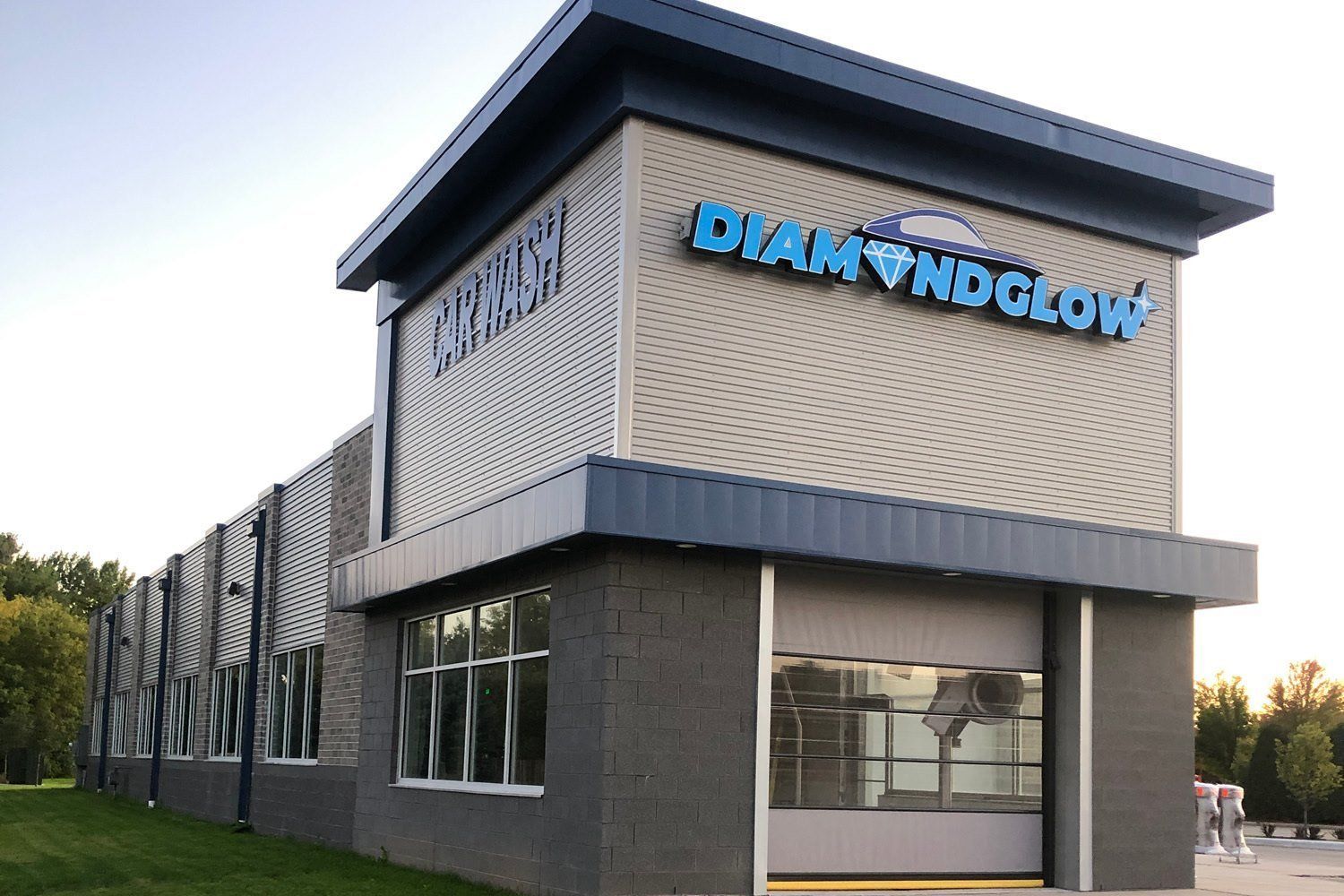 A large building with the word diamond glow on it