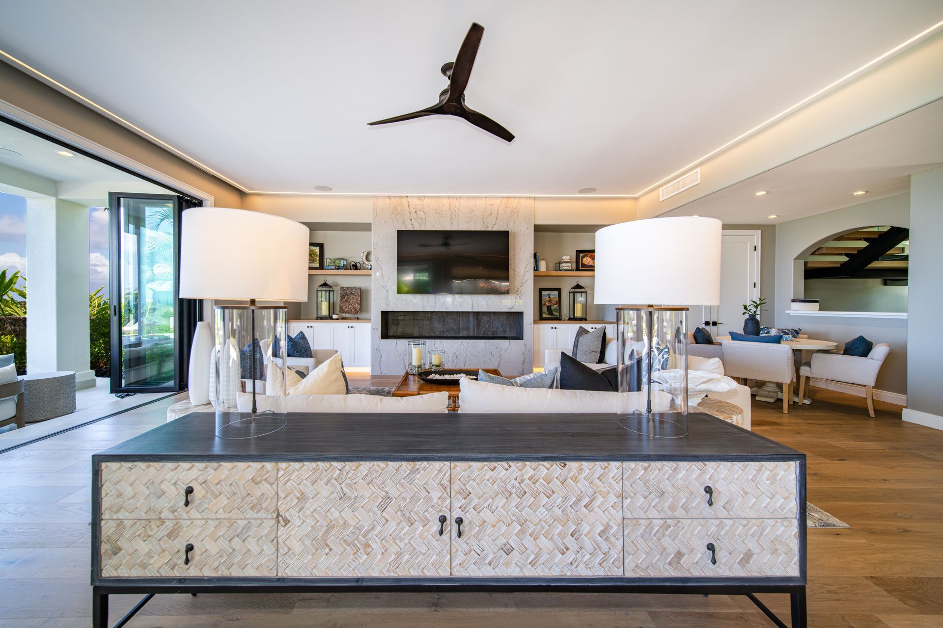A living room filled with furniture and a ceiling fan.