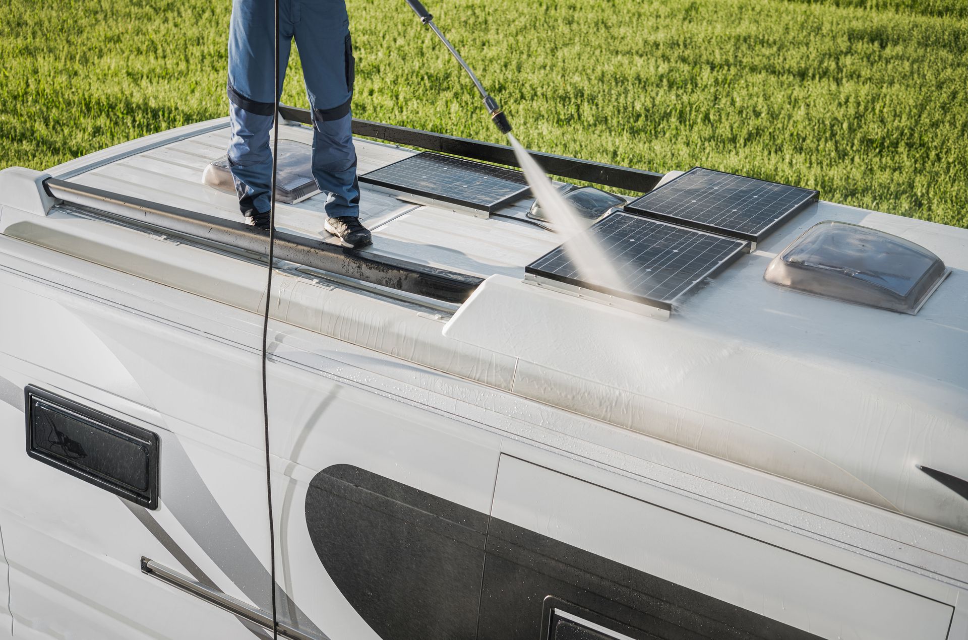 RV roof service