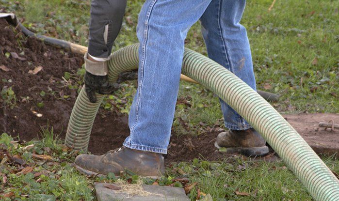 Cleaning septic tank