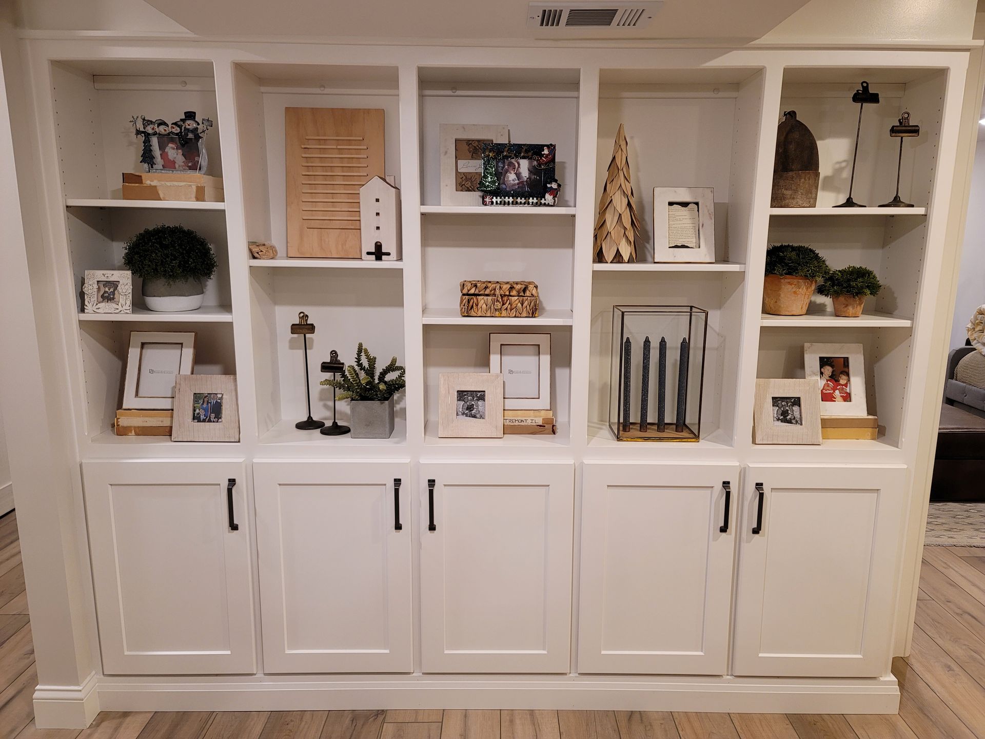 A living room filled with lots of shelves and cabinets.