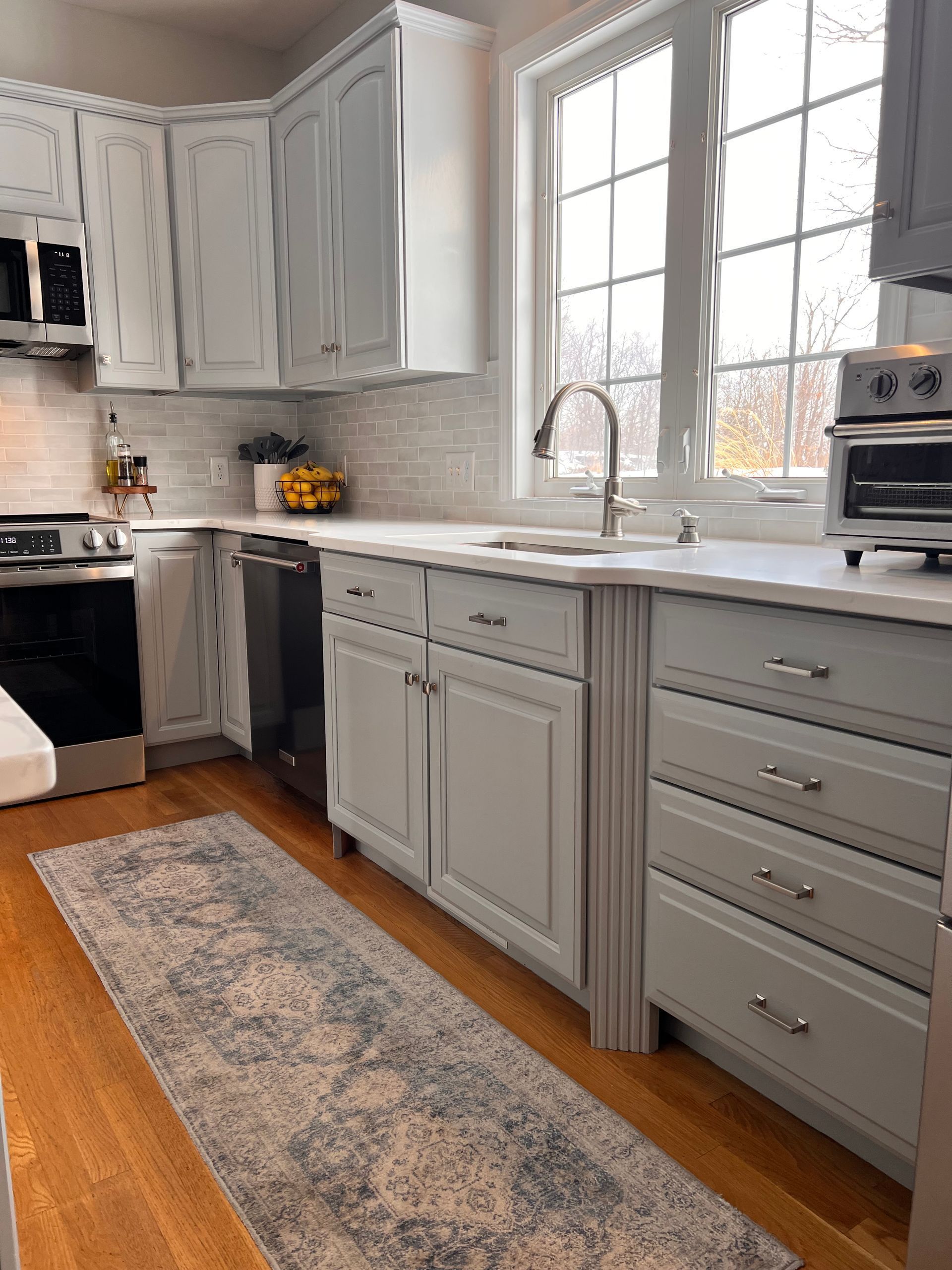 A kitchen with white cabinets