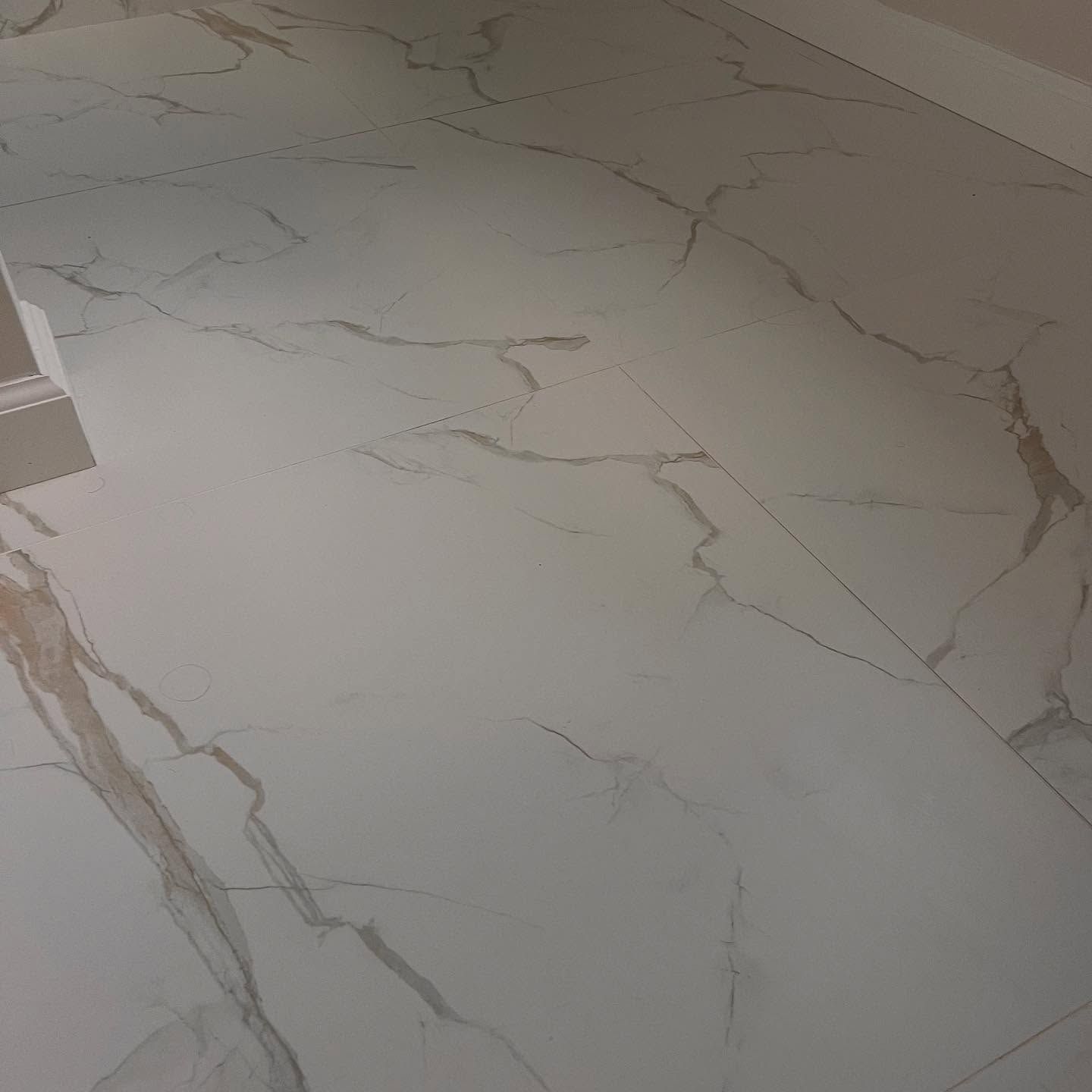 White and beige marbled tile flooring.