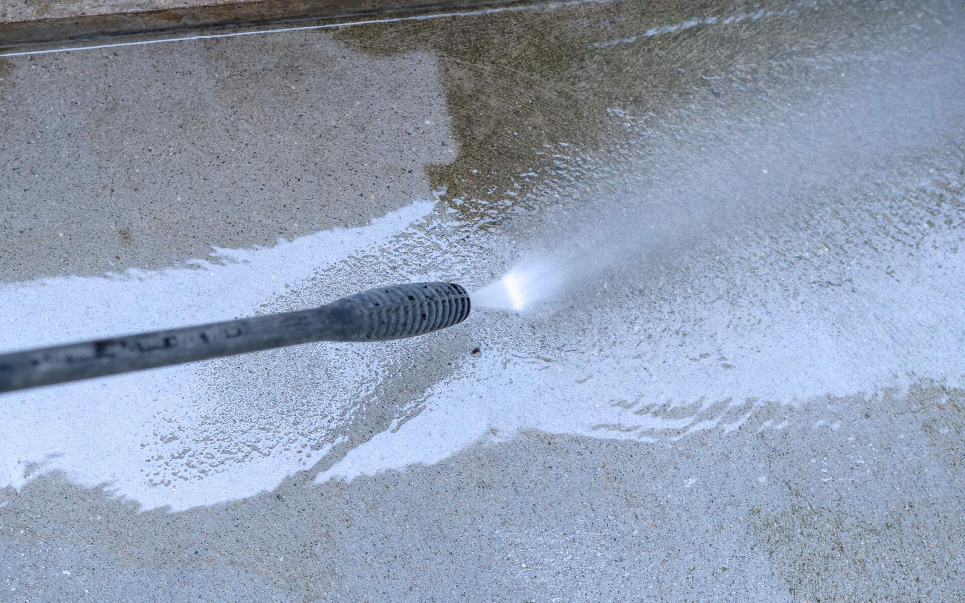 Commercial power washing