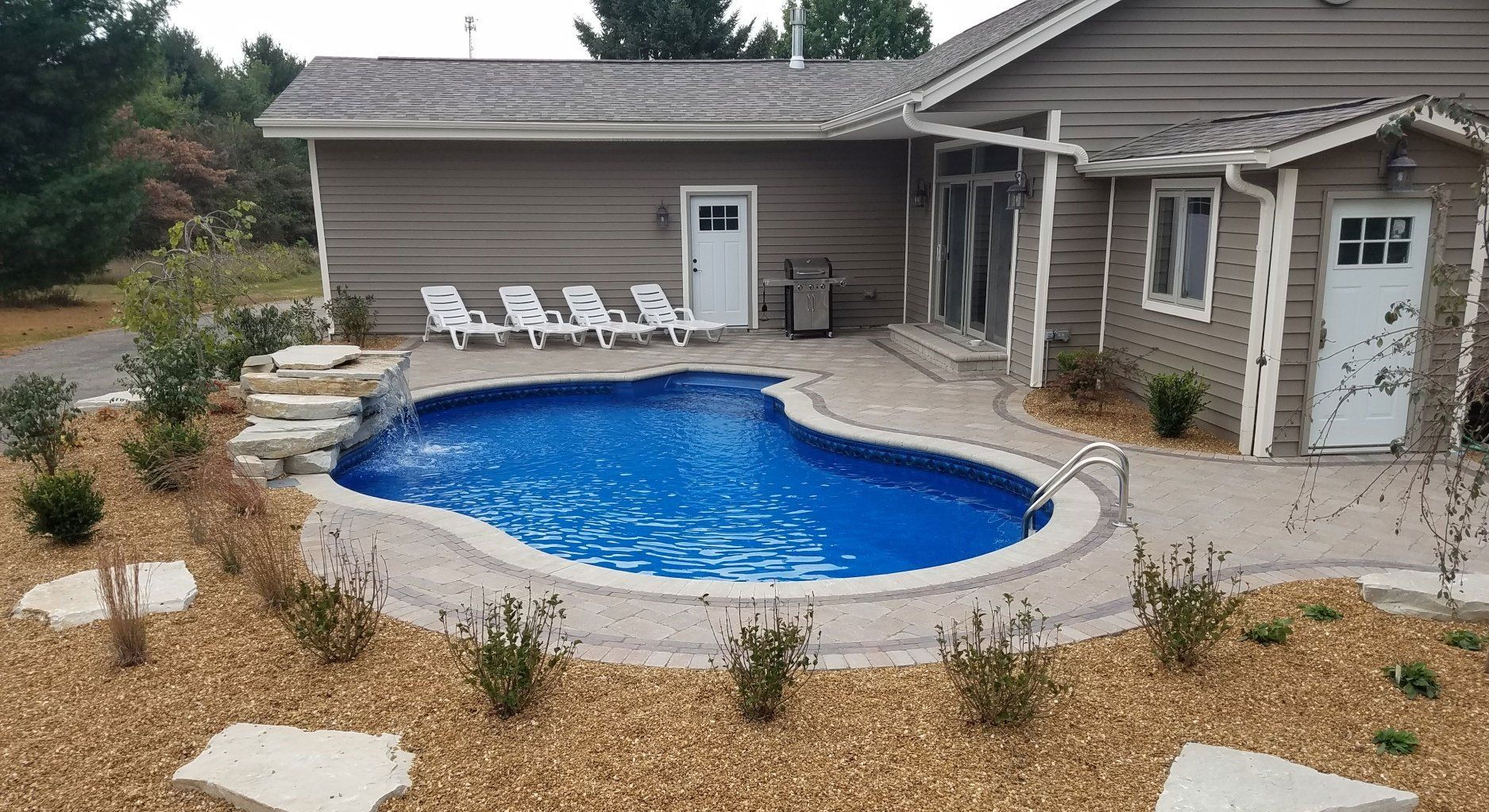 Rounded pool