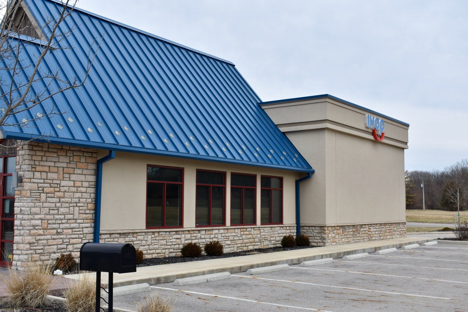 Restaurant facility painting