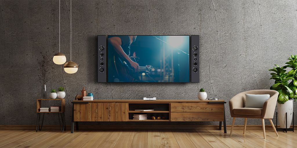 A living room with a flat screen tv on the wall.