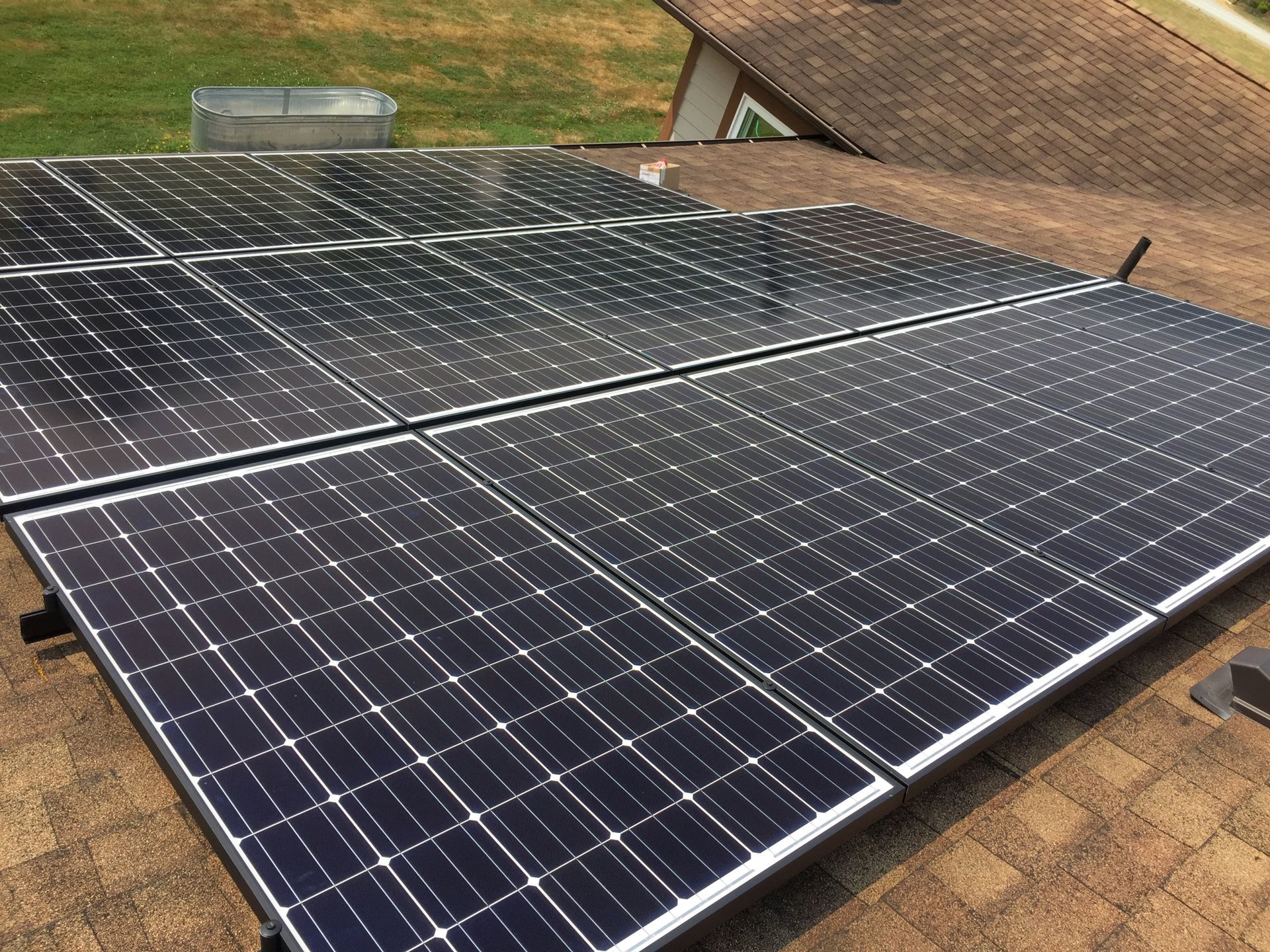 a bunch of solar panels are sitting on top of a roof