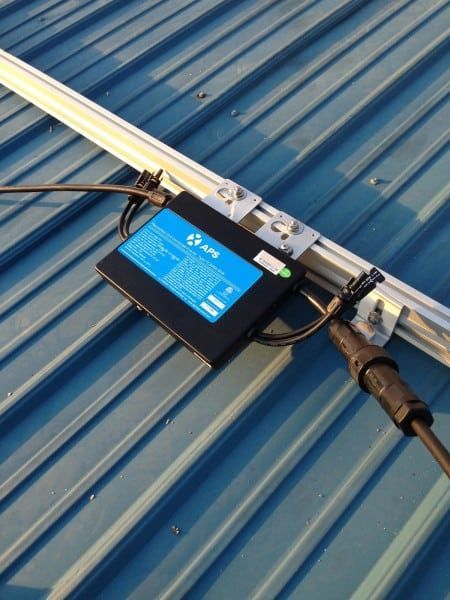 a solar panel is sitting on top of a blue roof