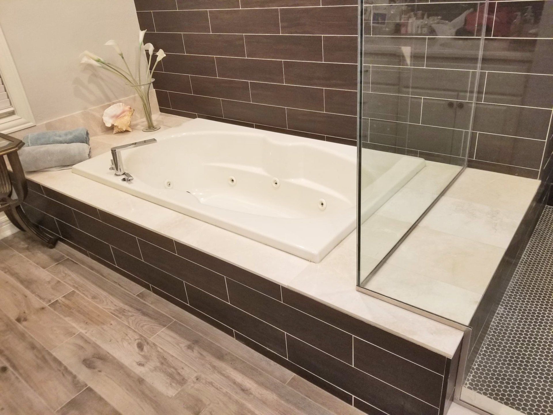 Tub surrounds
