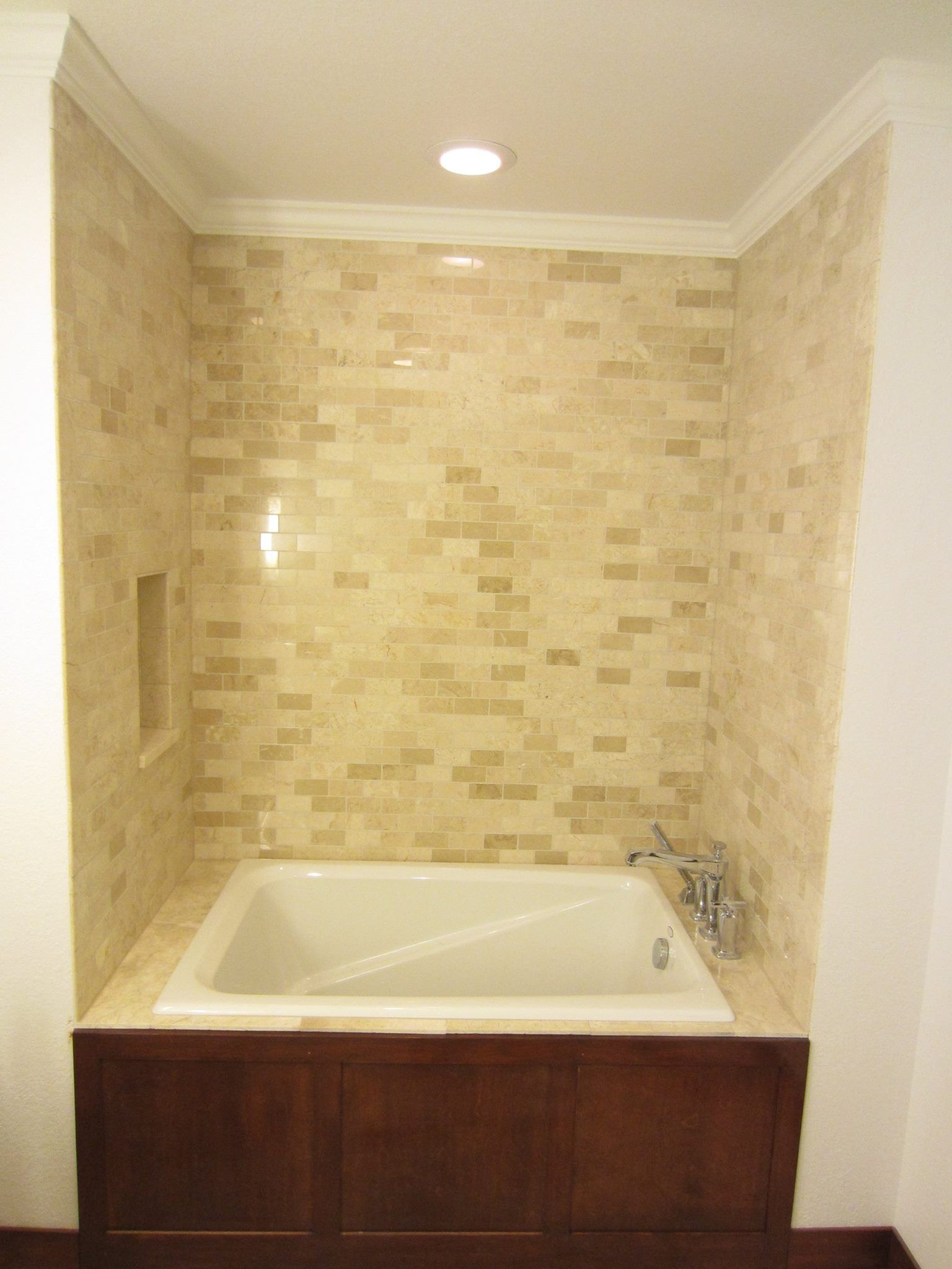 Tub surrounds